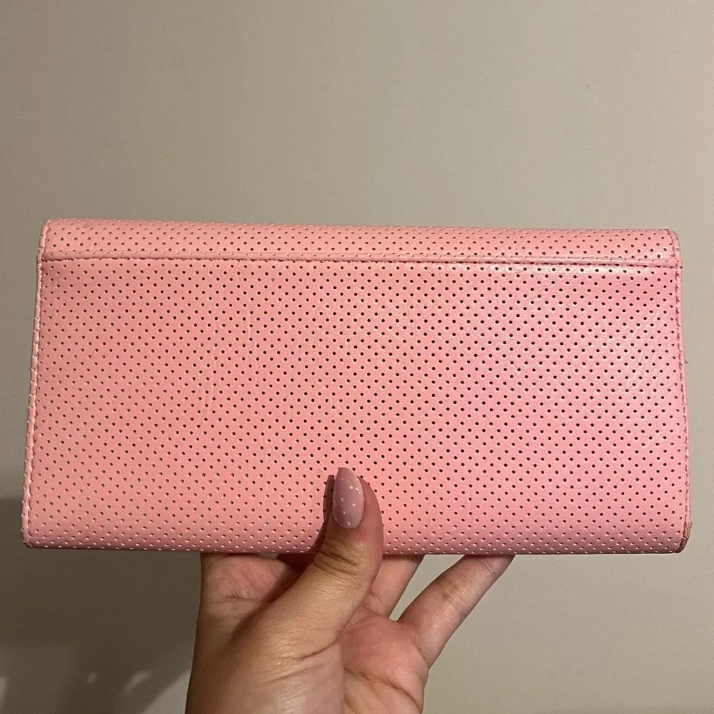 Pink Universal Thread Wallet - Picture 4 of 4